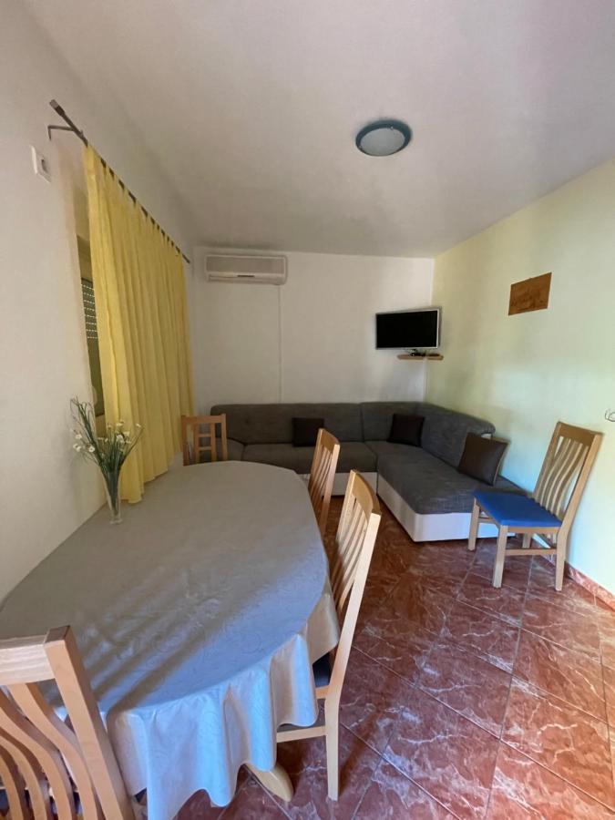 Apartman Jukic Hotell Marina Exteriör bild