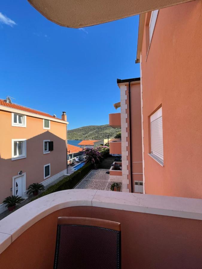 Apartman Jukic Hotell Marina Exteriör bild