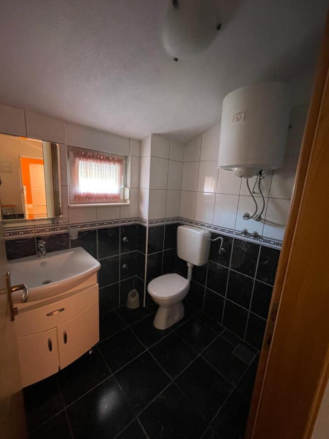 Apartman Jukic Hotell Marina Exteriör bild