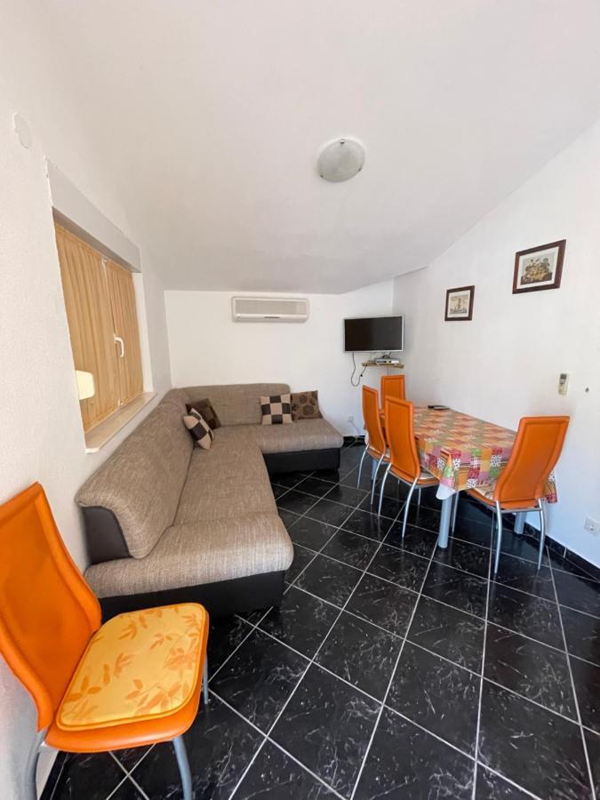 Apartman Jukic Hotell Marina Exteriör bild