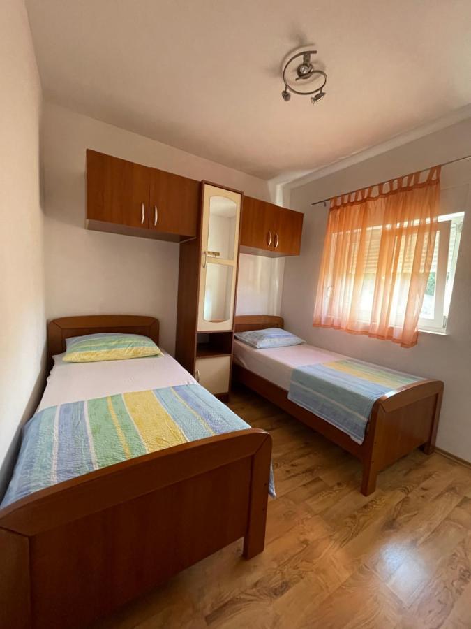 Apartman Jukic Hotell Marina Exteriör bild