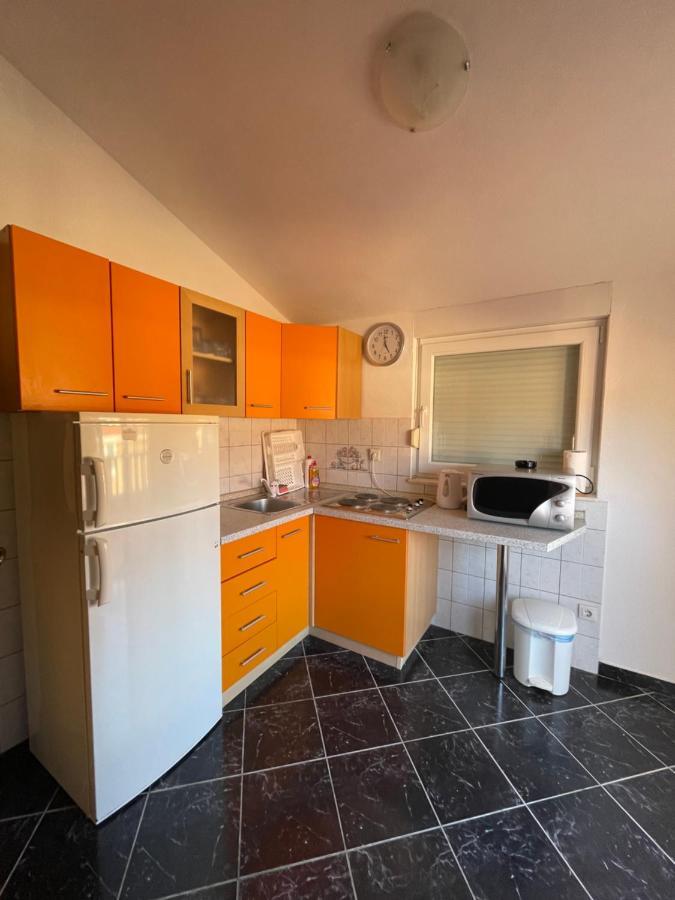 Apartman Jukic Hotell Marina Exteriör bild