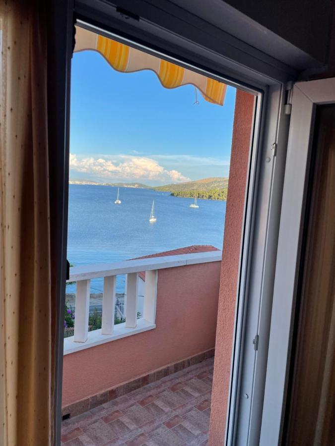 Apartman Jukic Hotell Marina Exteriör bild